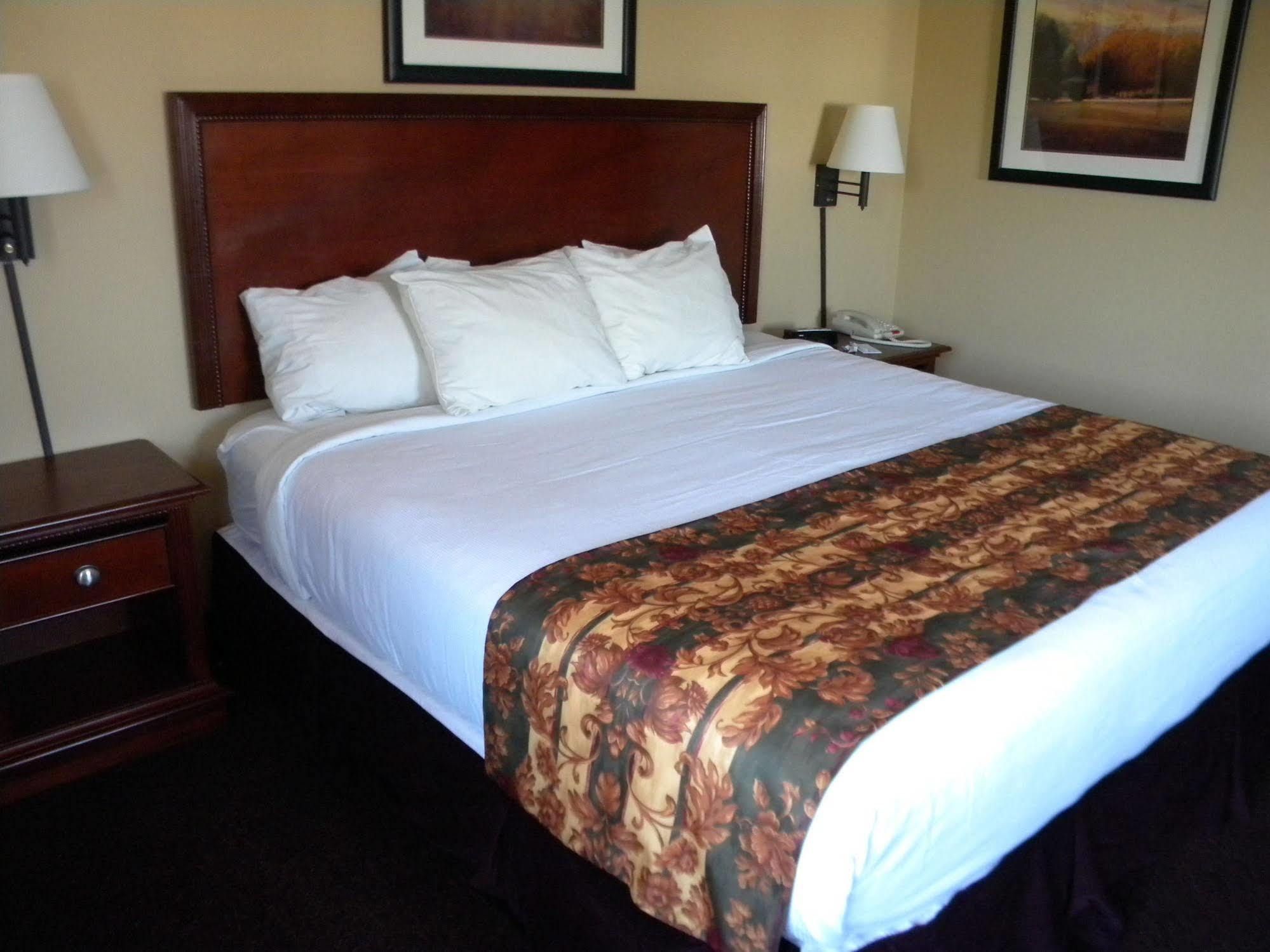 Pocahontas Inn & Suites מראה חיצוני תמונה